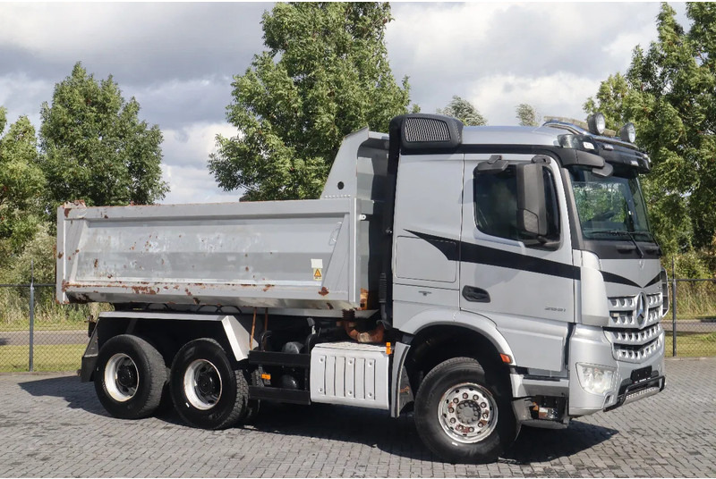 Mercedes-Benz Arocs 2651 | 6X4 | RETARDER | BIG AXLES | EURO 6 - Самосвал камион: снимка 3 Mercedes-Benz Arocs 2651 | 6X4 | RETARDER | BIG AXLES | EURO 6 - Самосвал камион: снимка 3