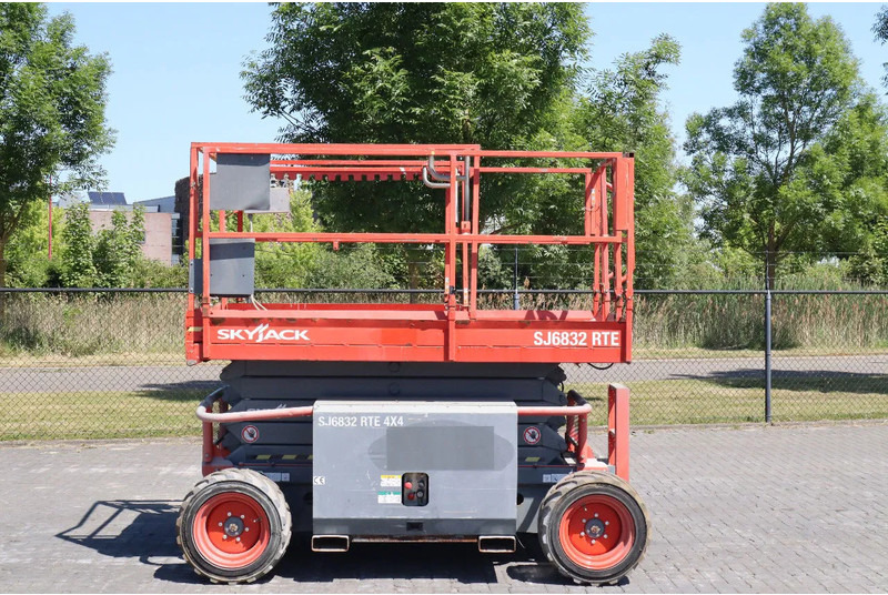 Skyjack SJ 6832 RTE | 12 METER | 454 KG - Ножична работна платформа: снимка 1 Skyjack SJ 6832 RTE | 12 METER | 454 KG - Ножична работна платформа: снимка 1