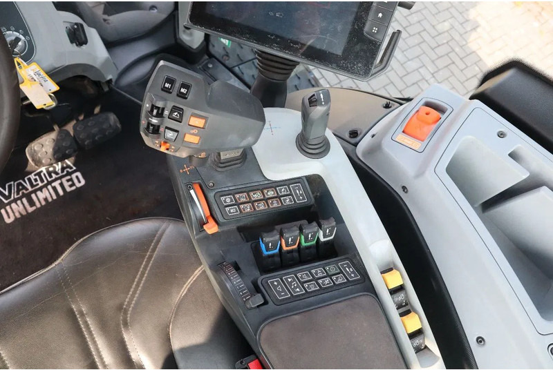 Трактор Valtra T234 D UNLIMITED | FRONT PTO | 53 KM/H | FULL OPTION: снимка 18