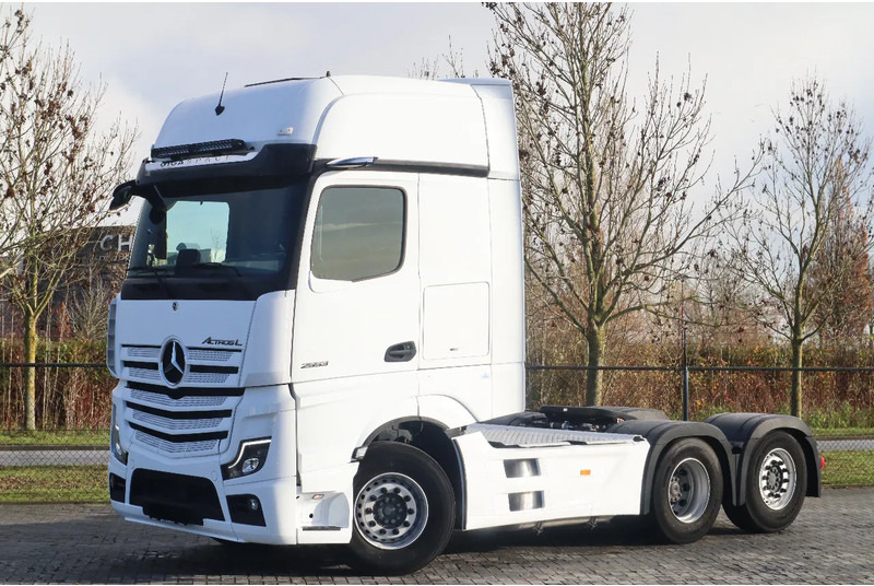 Влекач Mercedes-Benz Actros 2553 | 6X2 | 33.000 KM! | RETARDER | EURO 6 | FULL AIR: снимка 1