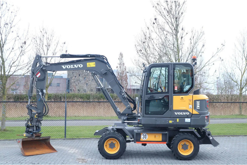 Volvo EW 60 E | DEMO | 30 KM/H | ROTOTILT + GRIPPER | BUCKET - Колесен багер: снимка 1 Volvo EW 60 E | DEMO | 30 KM/H | ROTOTILT + GRIPPER | BUCKET - Колесен багер: снимка 1