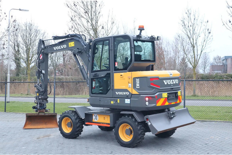 Volvo EW 60 E | DEMO | 30 KM/H | ROTOTILT + GRIPPER | BUCKET - Колесен багер: снимка 3 Volvo EW 60 E | DEMO | 30 KM/H | ROTOTILT + GRIPPER | BUCKET - Колесен багер: снимка 3
