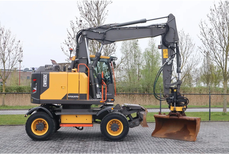 Volvo EWR 150 E | ROTOTILT | BUCKET | TRAILER HYDR - Колесен багер: снимка 4 Volvo EWR 150 E | ROTOTILT | BUCKET | TRAILER HYDR - Колесен багер: снимка 4