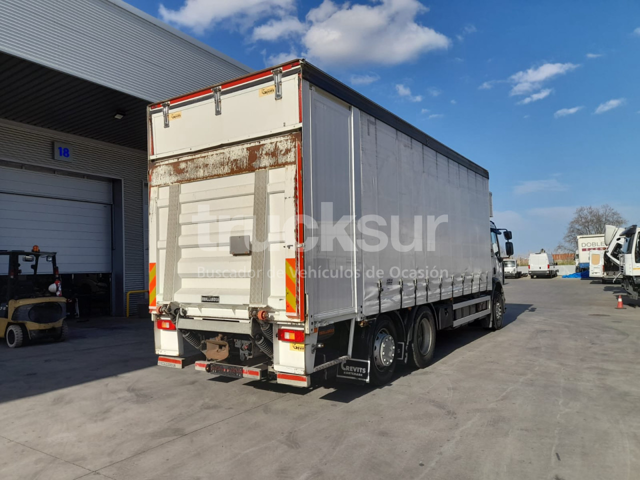 RENAULT D320.26 ejes 6x2*4 - Камион с брезент: снимка 3 RENAULT D320.26 ejes 6x2*4 - Камион с брезент: снимка 3