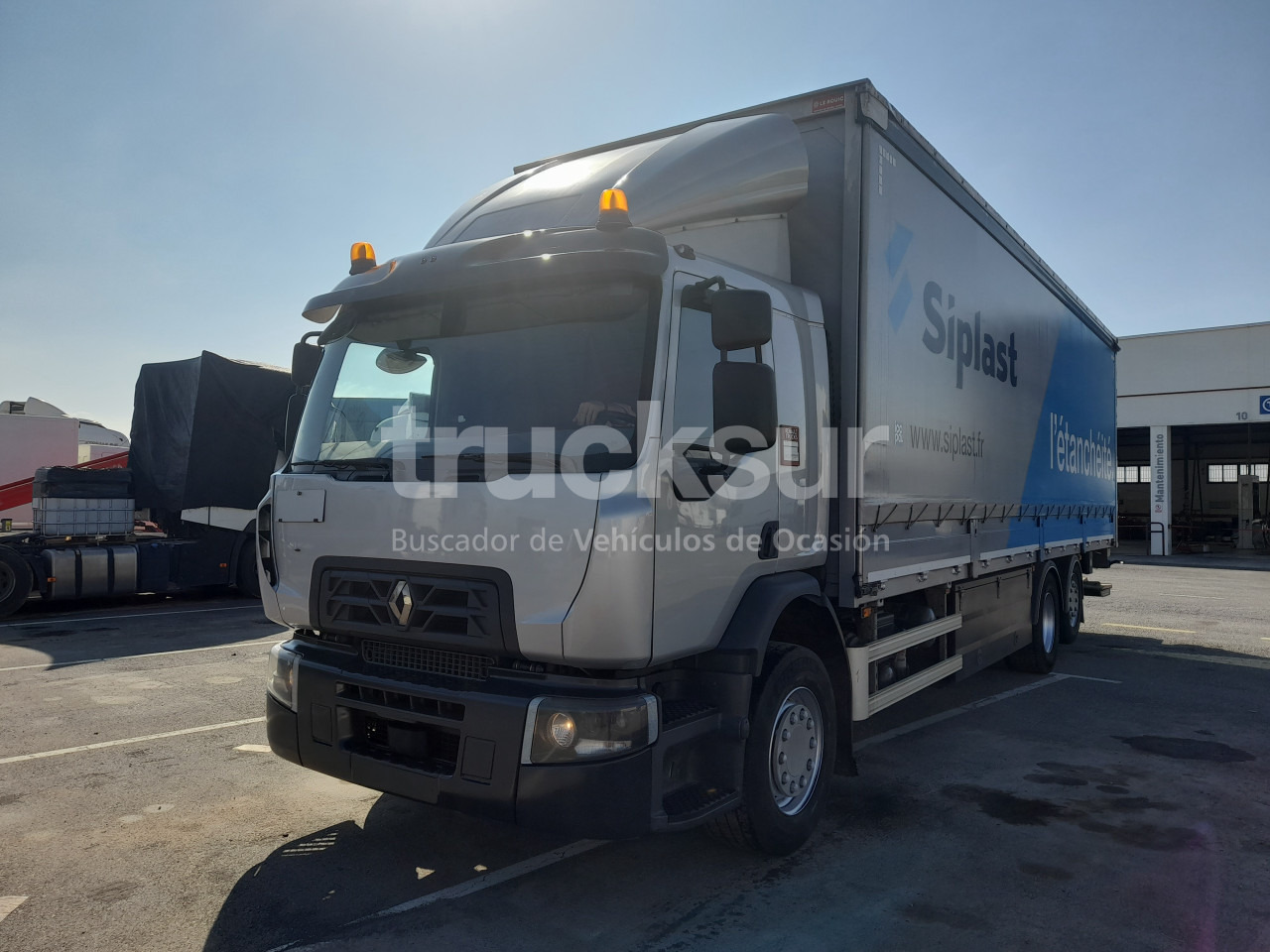 RENAULT D320.26 ejes 6x2*4 - Камион с брезент: снимка 2 RENAULT D320.26 ejes 6x2*4 - Камион с брезент: снимка 2