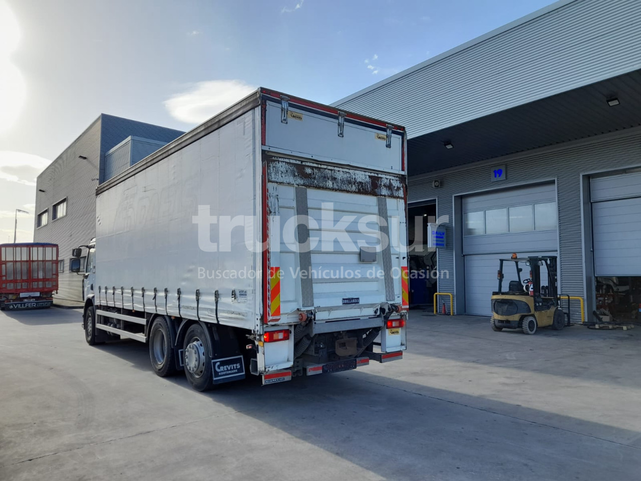 RENAULT D320.26 ejes 6x2*4 - Камион с брезент: снимка 4 RENAULT D320.26 ejes 6x2*4 - Камион с брезент: снимка 4