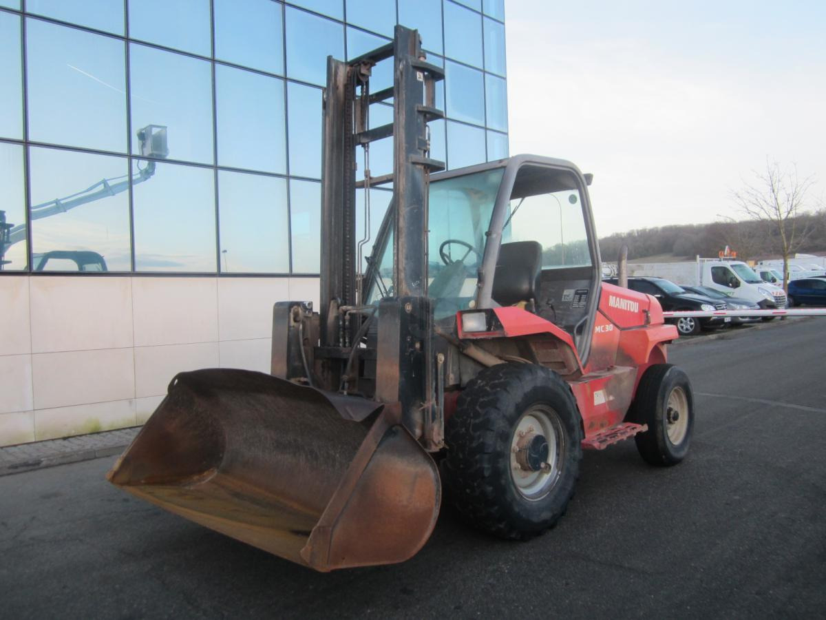 Manitou MC30 - Дизелов мотокар: снимка 1 Manitou MC30 - Дизелов мотокар: снимка 1