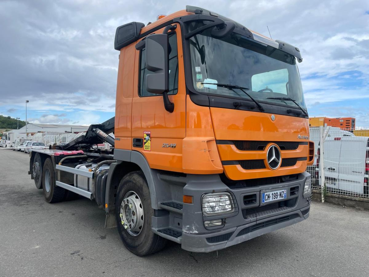 Mercedes Actros 2548 - Мултилифт с кука камион: снимка 1 Mercedes Actros 2548 - Мултилифт с кука камион: снимка 1