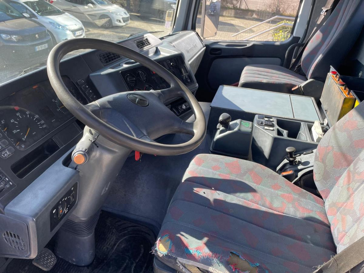 Interior photo 3: Мултилифт с кука камион Mercedes Actros 2631