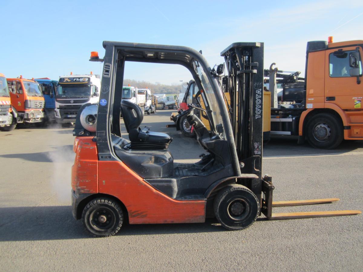 Toyota 02-8FGF18 - Газокар: снимка 1 Toyota 02-8FGF18 - Газокар: снимка 1