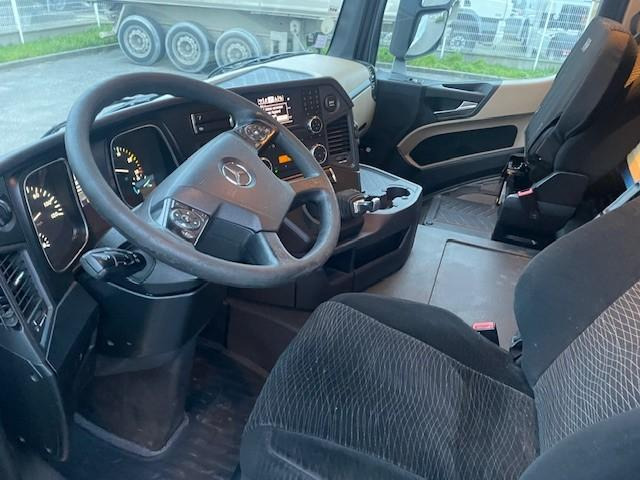 Interior photo 1: Влекач Mercedes Actros 1845