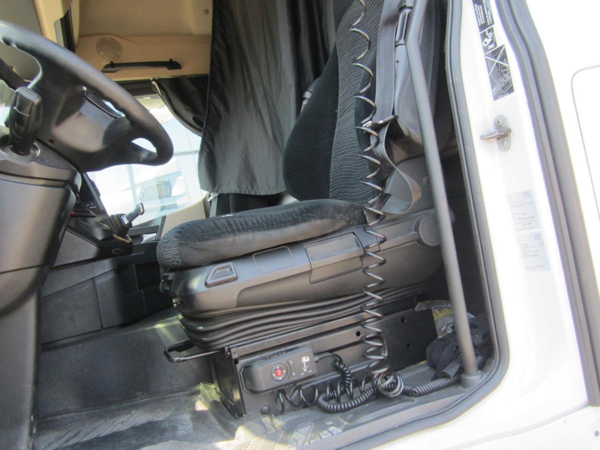Interior photo 1: Влекач Mercedes Actros 1845