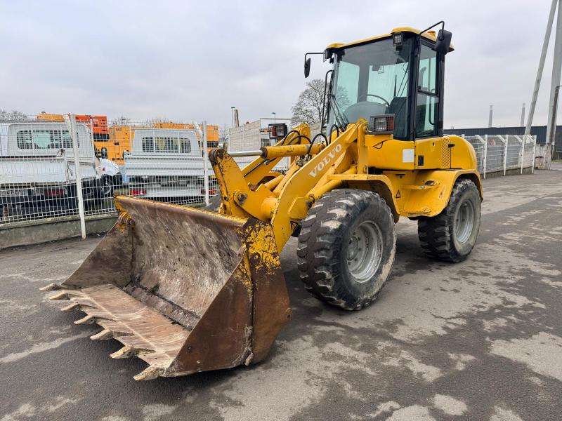 Volvo L 35 BZ - Колесен товарач: снимка 1 Volvo L 35 BZ - Колесен товарач: снимка 1