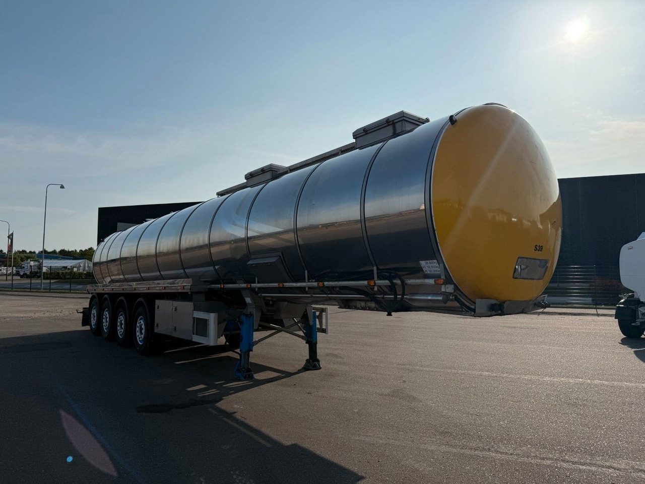 Burg VM Tarm 4 axle 33.000 L Vogelsang - Полуремарке цистерна: снимка 2 Burg VM Tarm 4 axle 33.000 L Vogelsang - Полуремарке цистерна: снимка 2