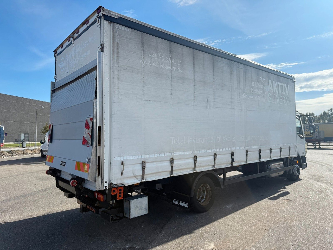 DAF LF 45 /220 4x2 Curtainsider and Taillift Euro 6 - Камион с брезент: снимка 3 DAF LF 45 /220 4x2 Curtainsider and Taillift Euro 6 - Камион с брезент: снимка 3