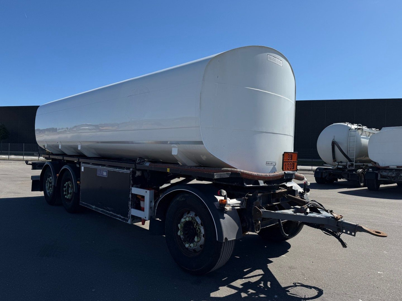 Eurotank 3 axle ET-26-4 ADR 25.500 L 4 Room - Ремарке цистерна: снимка 2 Eurotank 3 axle ET-26-4 ADR 25.500 L 4 Room - Ремарке цистерна: снимка 2