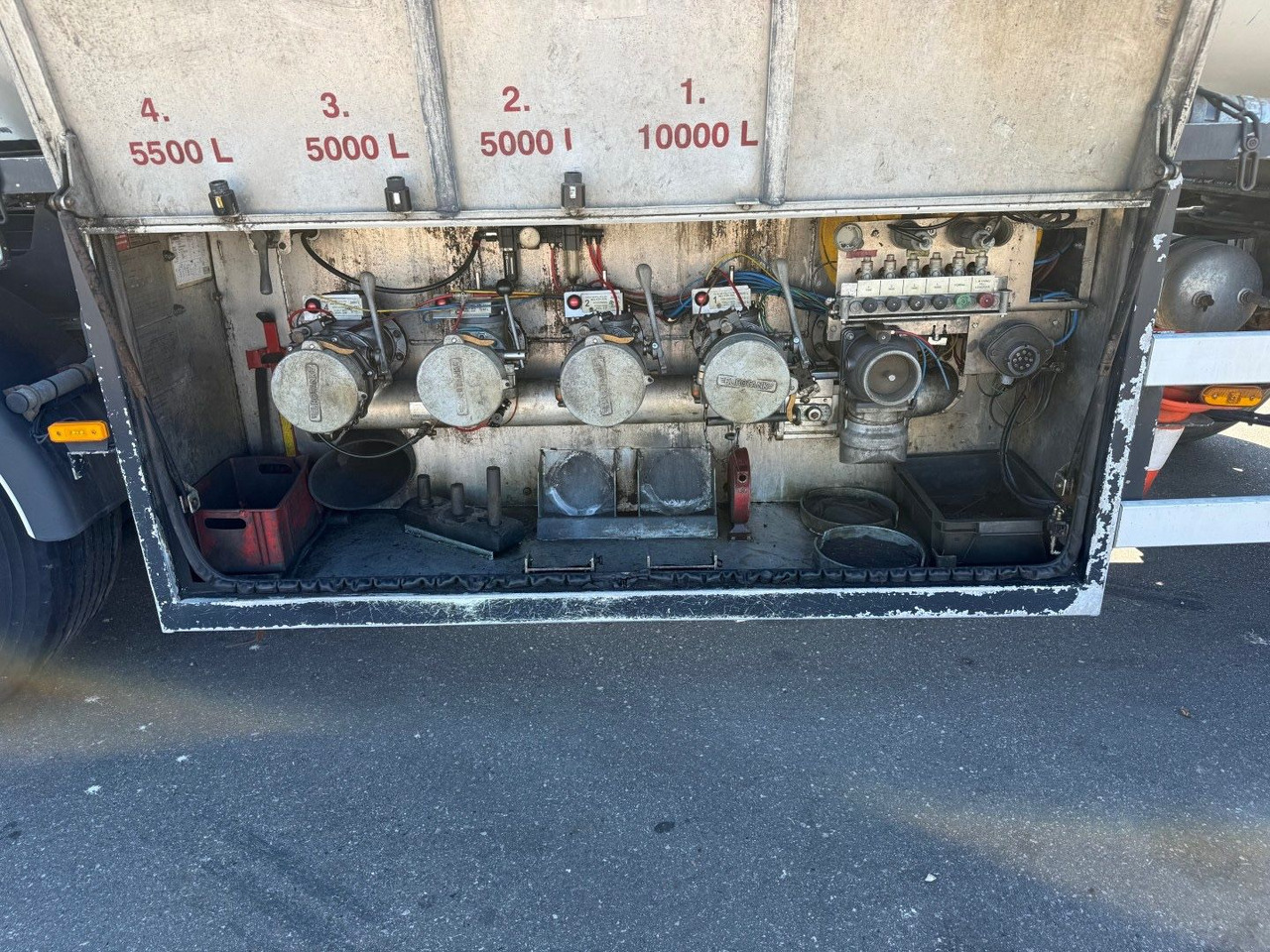 Eurotank 3 axle ET-26-4 ADR 25.500 L 4 Room - Ремарке цистерна: снимка 5 Eurotank 3 axle ET-26-4 ADR 25.500 L 4 Room - Ремарке цистерна: снимка 5