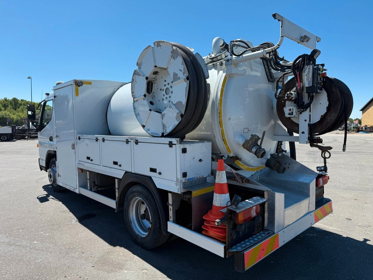FUSO Canter 9C18 Duonic Rioned 3500 l. Kombi Euro 6 - Каналопочистваща машина: снимка 4 FUSO Canter 9C18 Duonic Rioned 3500 l. Kombi Euro 6 - Каналопочистваща машина: снимка 4