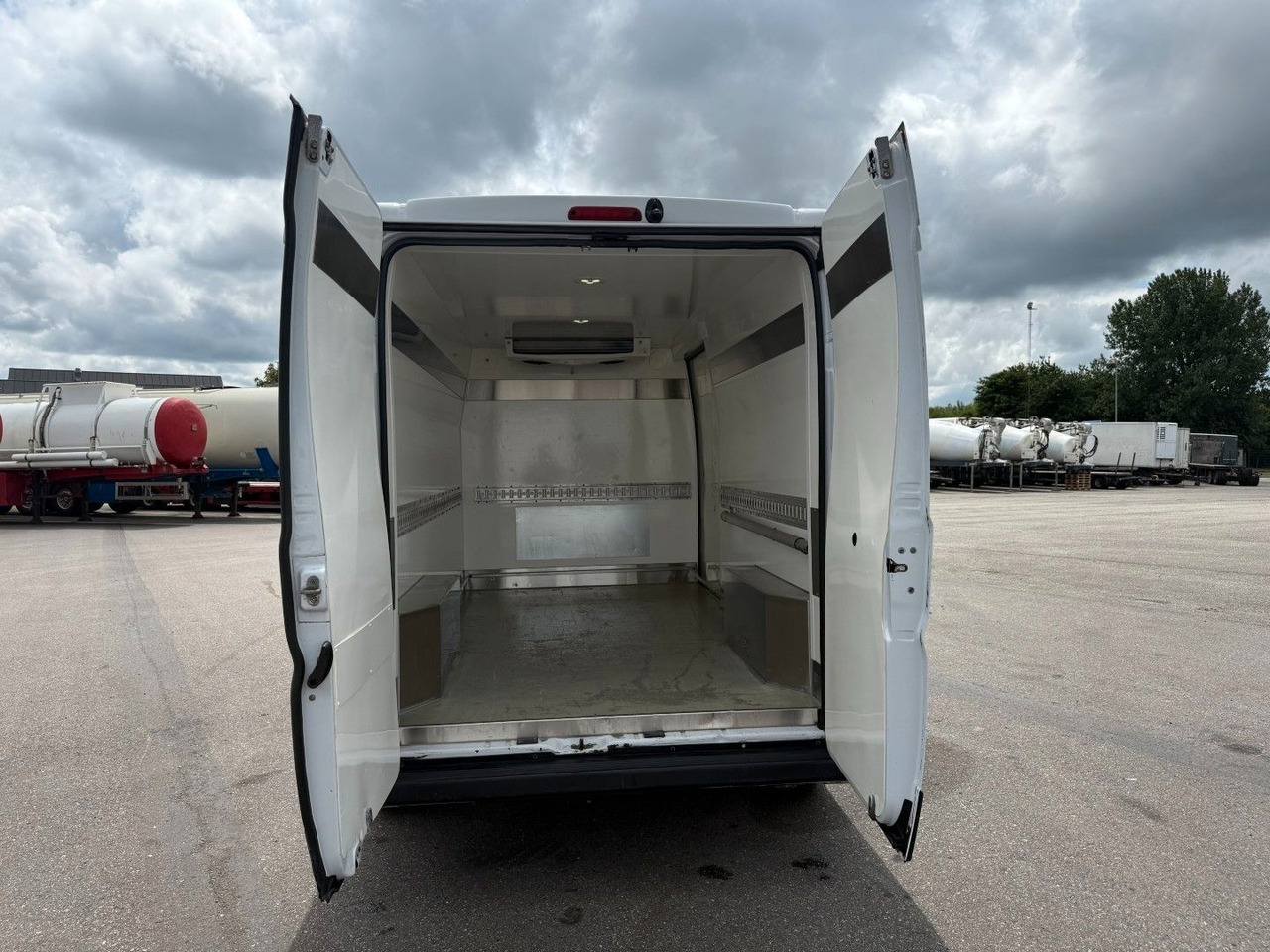 Fiat Ducato 2.3 MJT 150 Waeco Frigo (Engine Damage) - Хладилен бус: снимка 5 Fiat Ducato 2.3 MJT 150 Waeco Frigo (Engine Damage) - Хладилен бус: снимка 5