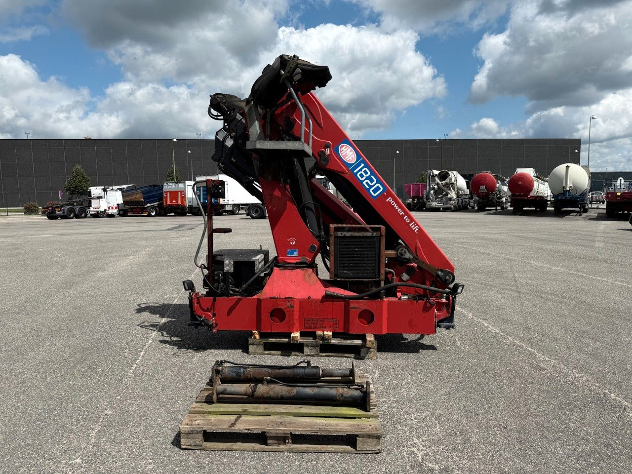 HMF 1820 K4 Remote control / Kran / Crane - Камион с кран: снимка 1 HMF 1820 K4 Remote control / Kran / Crane - Камион с кран: снимка 1