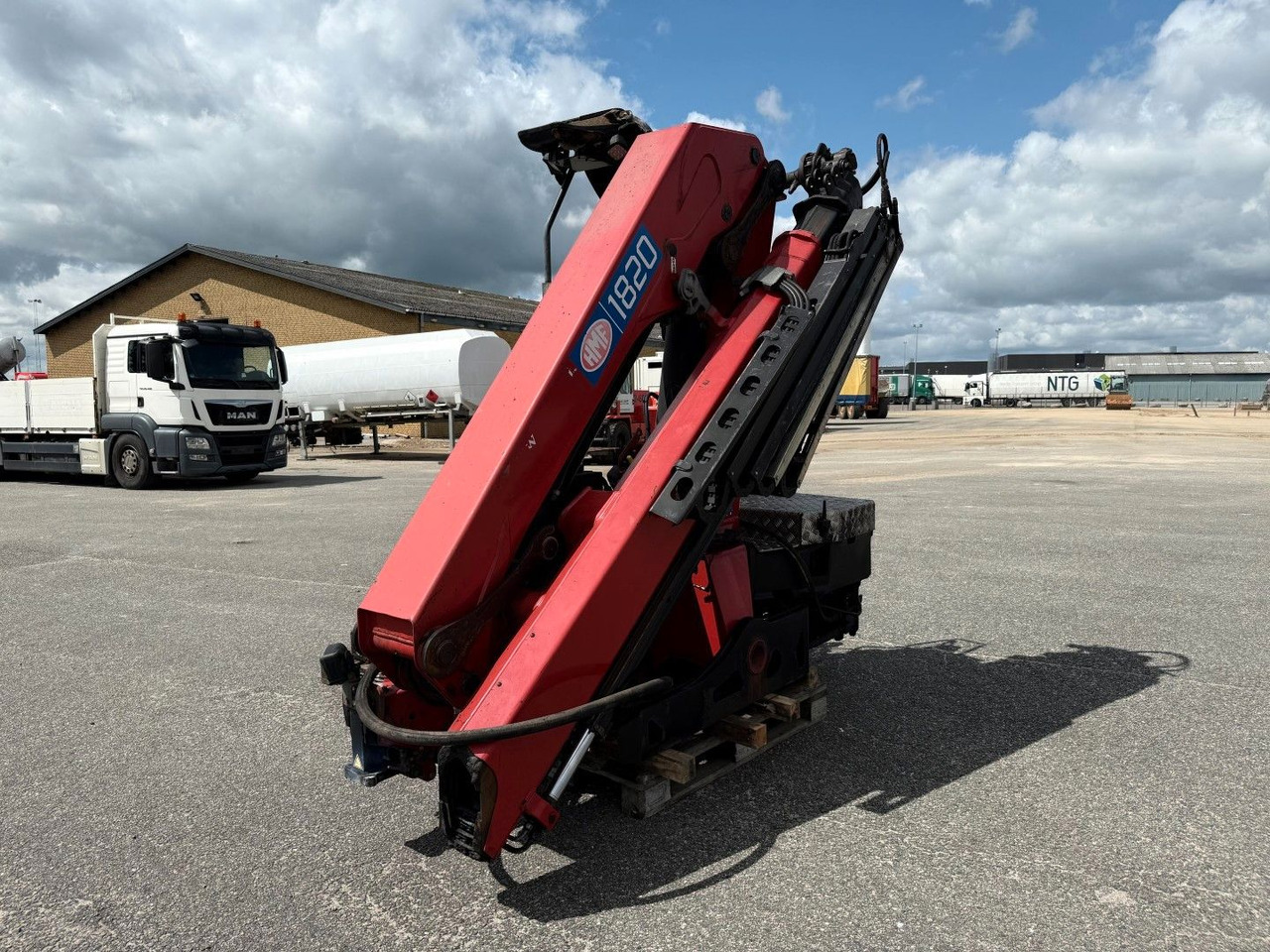 HMF 1820 K4 Remote control / Kran / Crane - Камион с кран: снимка 5 HMF 1820 K4 Remote control / Kran / Crane - Камион с кран: снимка 5