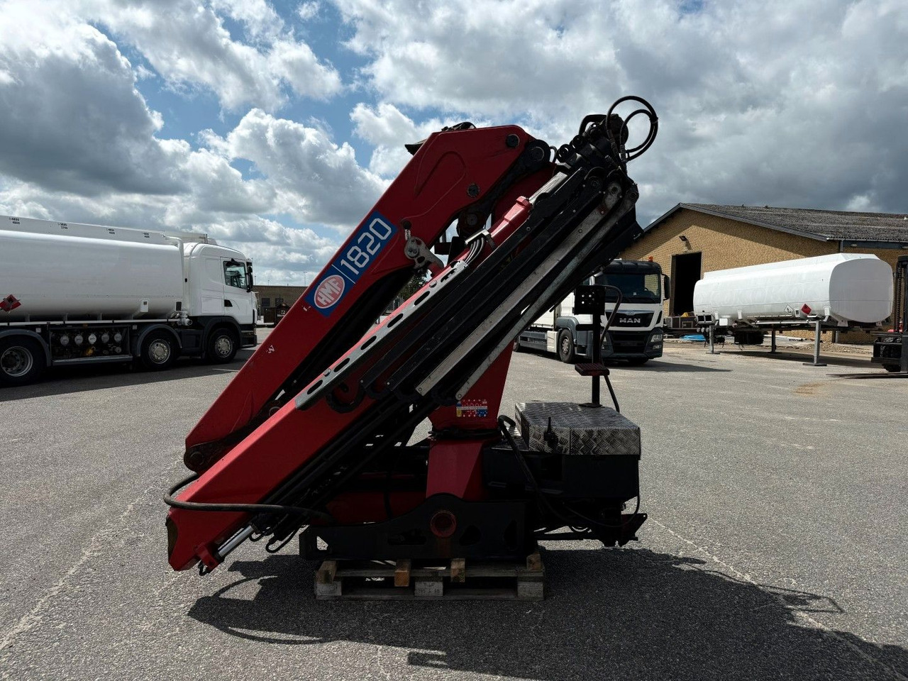 HMF 1820 K4 Remote control / Kran / Crane - Камион с кран: снимка 4 HMF 1820 K4 Remote control / Kran / Crane - Камион с кран: снимка 4