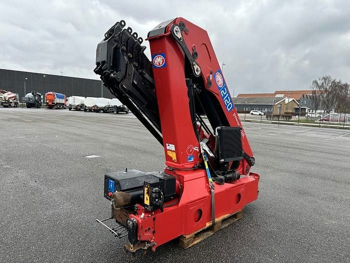 HMF 2120 K5 Radio Remote / Kran / Crane - Кран за камион: снимка 2 HMF 2120 K5 Radio Remote / Kran / Crane - Кран за камион: снимка 2