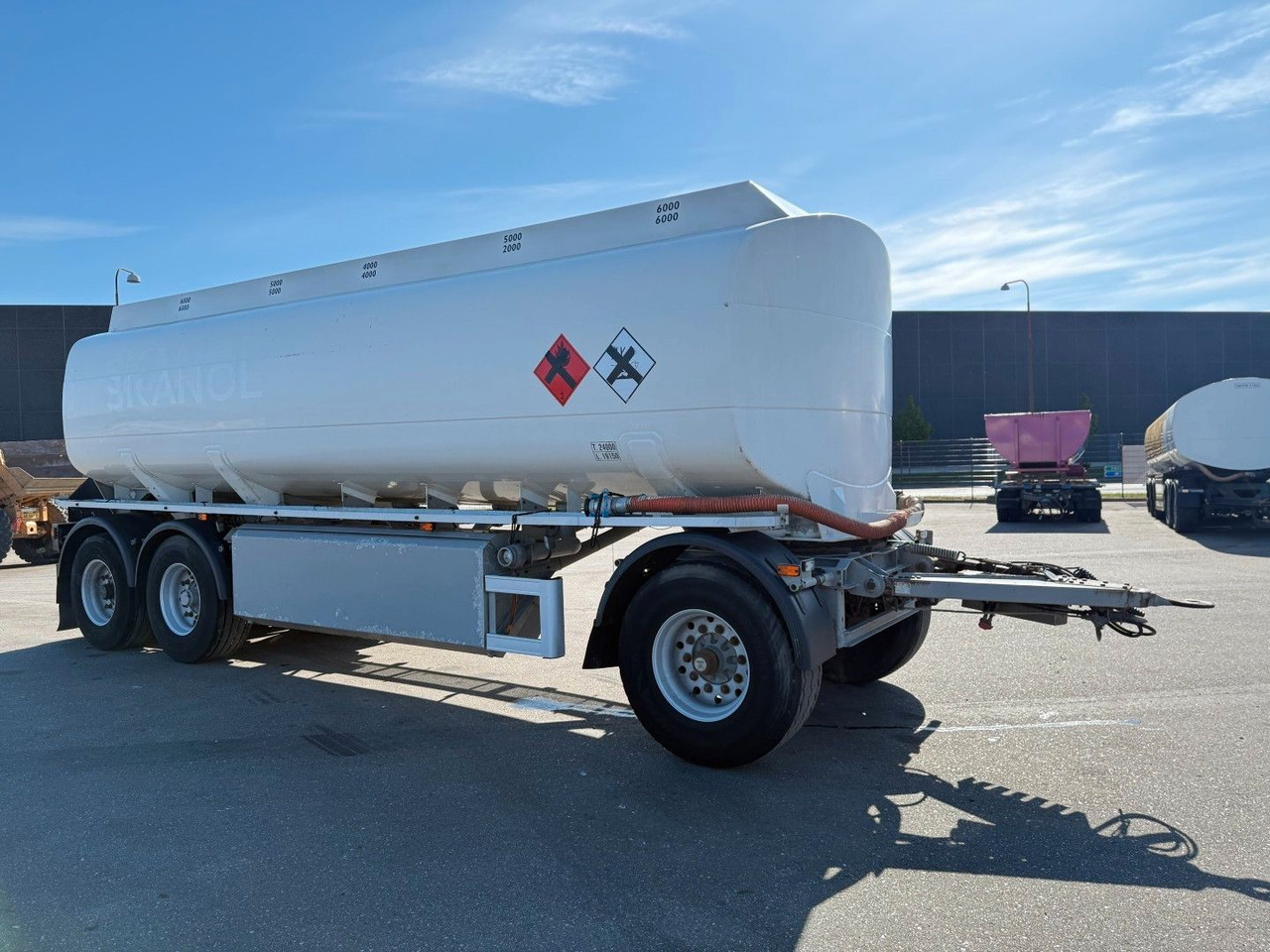 HMK Bilcon 27.000 l. ADR 5 compartment - Ремарке цистерна: снимка 2 HMK Bilcon 27.000 l. ADR 5 compartment - Ремарке цистерна: снимка 2