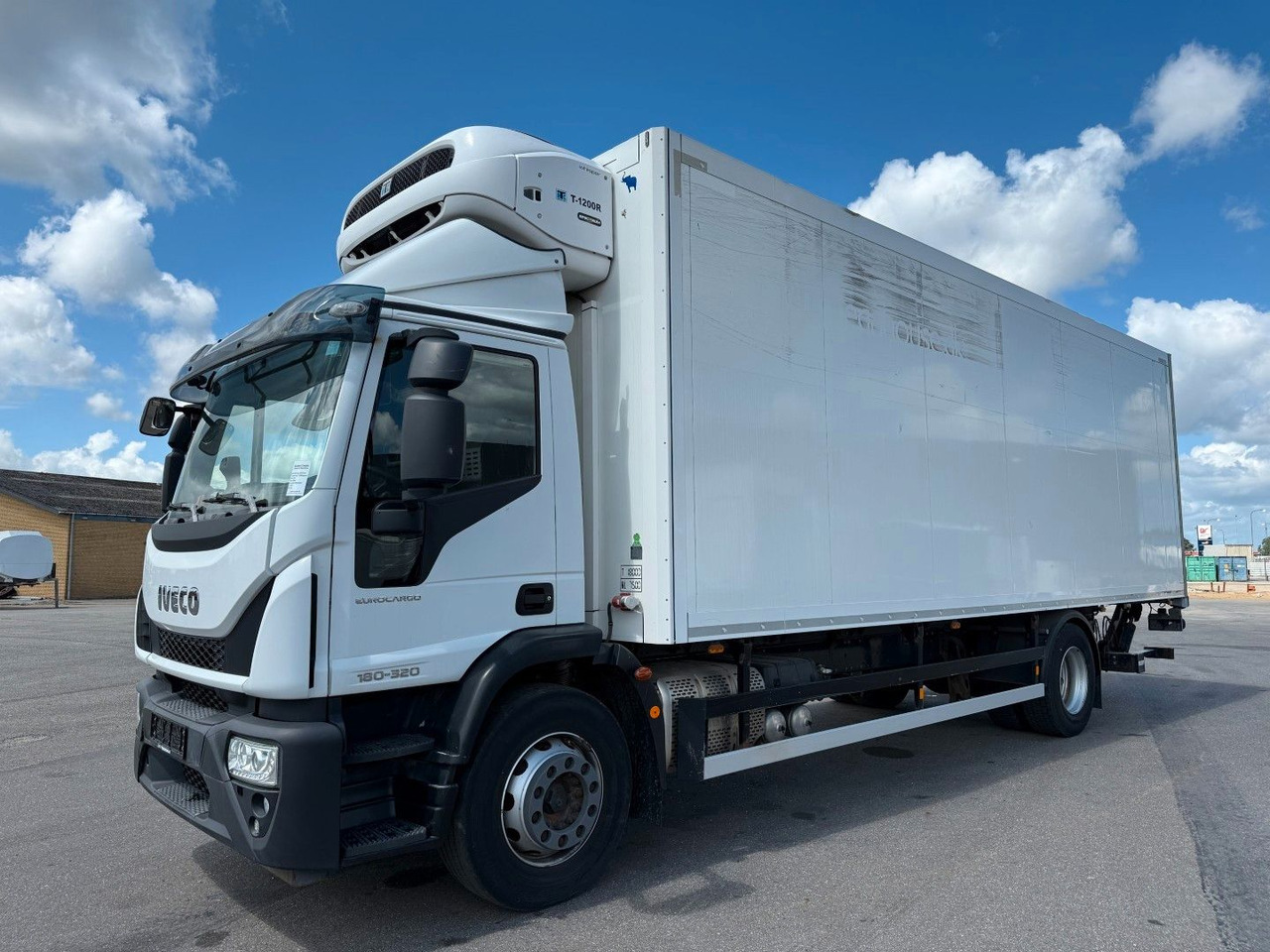 Iveco 180E32 4x2 Schmitz / Thermo King T-1200R Spectru Iveco 180E32 4x2 Schmitz / Thermo King T-1200R Spectru - Рефрижератор камион: снимка 1 Iveco 180E32 4x2 Schmitz / Thermo King T-1200R Spectru Iveco 180E32 4x2 Schmitz / Thermo King T-1200R Spectru - Рефрижератор камион: снимка 1