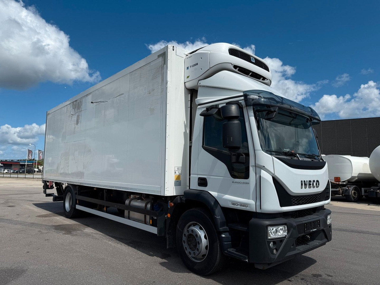 Iveco 180E32 4x2 Schmitz / Thermo King T-1200R Spectru Iveco 180E32 4x2 Schmitz / Thermo King T-1200R Spectru - Рефрижератор камион: снимка 2 Iveco 180E32 4x2 Schmitz / Thermo King T-1200R Spectru Iveco 180E32 4x2 Schmitz / Thermo King T-1200R Spectru - Рефрижератор камион: снимка 2
