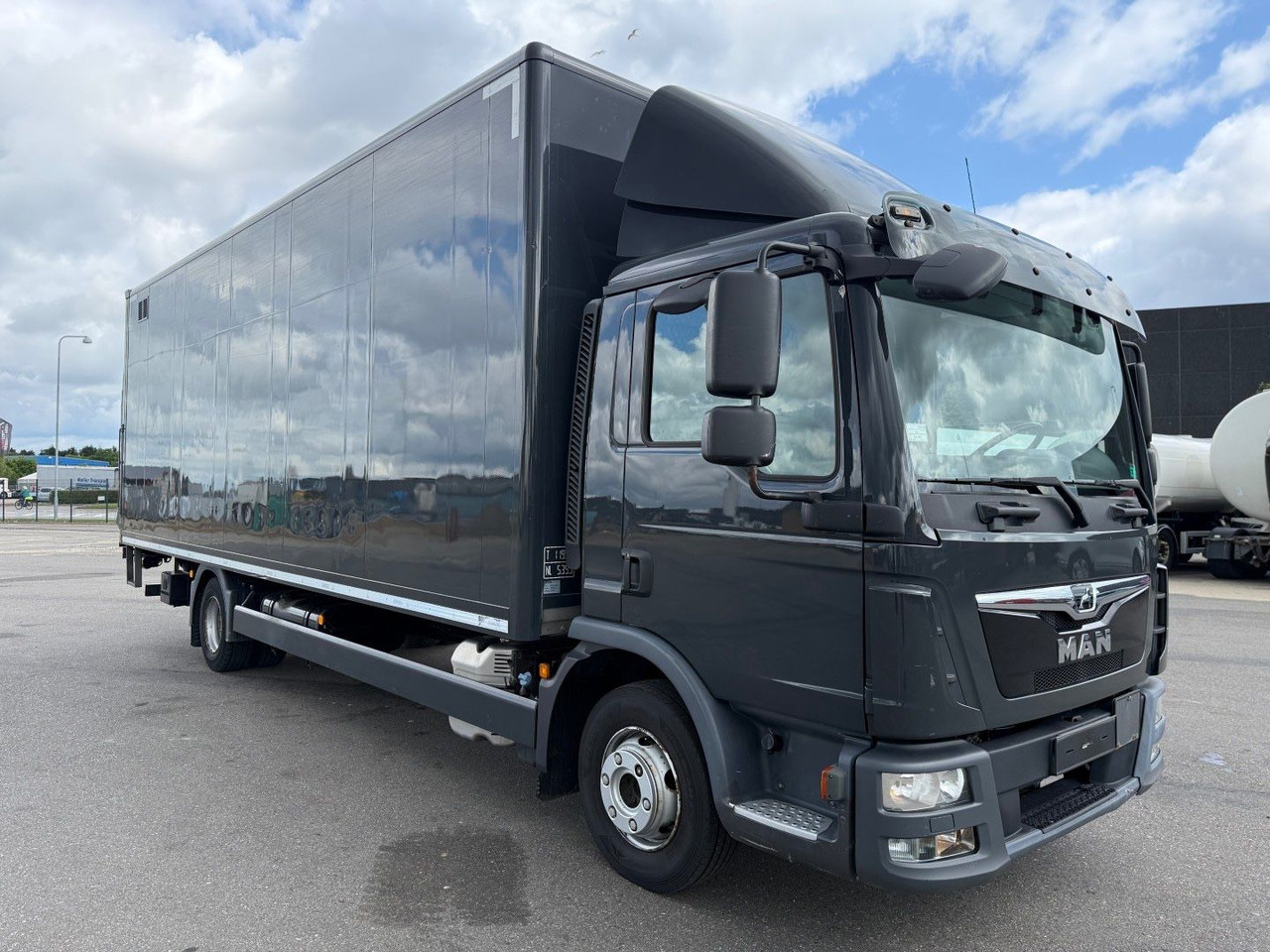 MAN TGL 12.250 Euro 6 Closed box / Koffer 7.20 m. - Камион фургон: снимка 2 MAN TGL 12.250 Euro 6 Closed box / Koffer 7.20 m. - Камион фургон: снимка 2