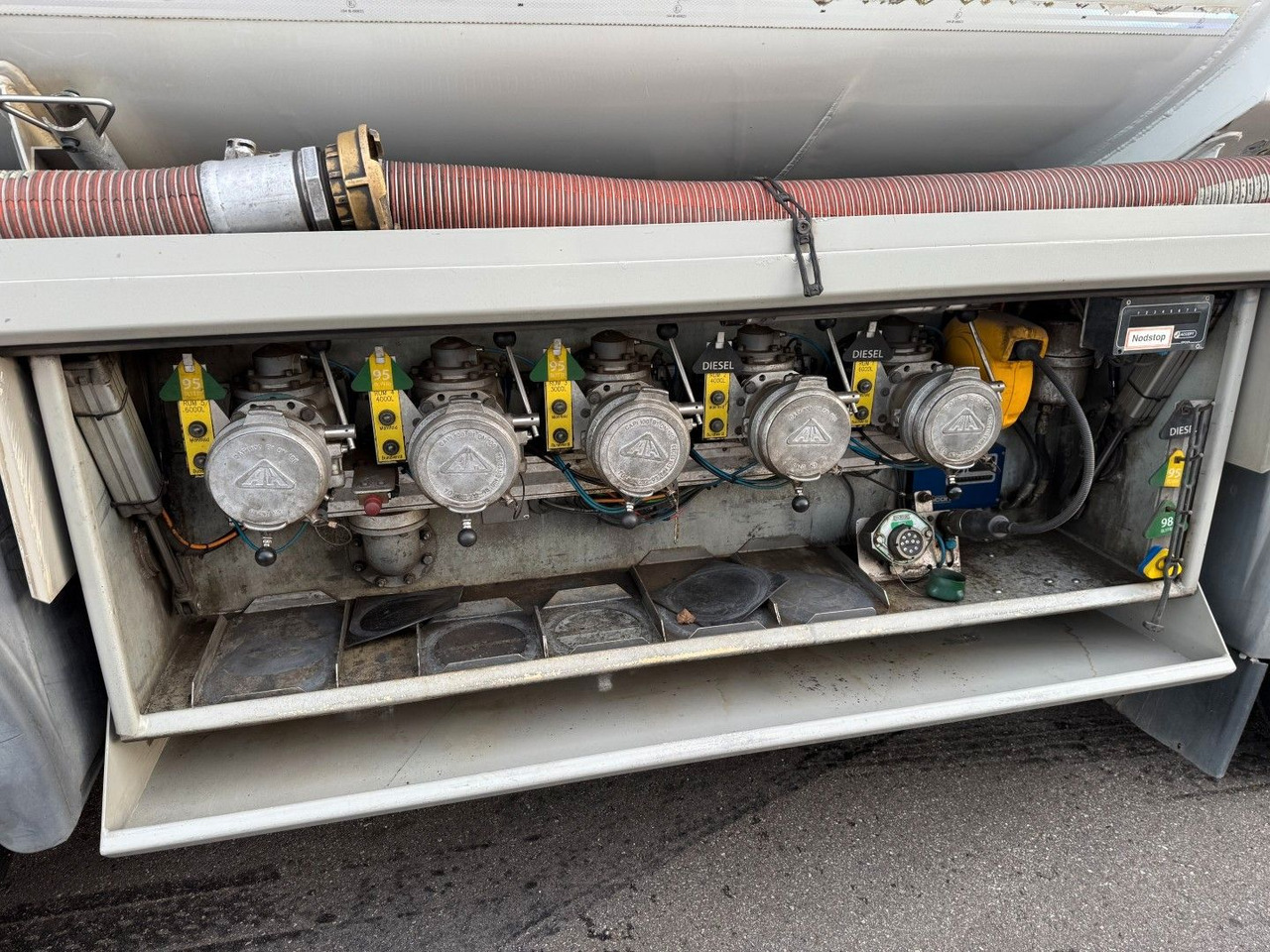 MAN TGS 35.480 8x2*6 Euro 6 23.000 l ADR Tanktruck - Камион цистерна: снимка 5 MAN TGS 35.480 8x2*6 Euro 6 23.000 l ADR Tanktruck - Камион цистерна: снимка 5