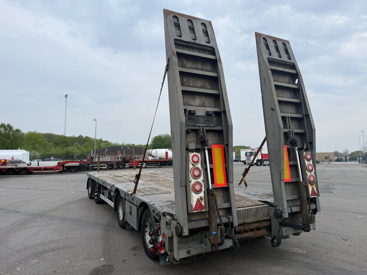 MTDK 4 Achsen 30 t. Maschinen Hydr. rampen - Нискорамна площадка ремарке: снимка 4 MTDK 4 Achsen 30 t. Maschinen Hydr. rampen - Нискорамна площадка ремарке: снимка 4