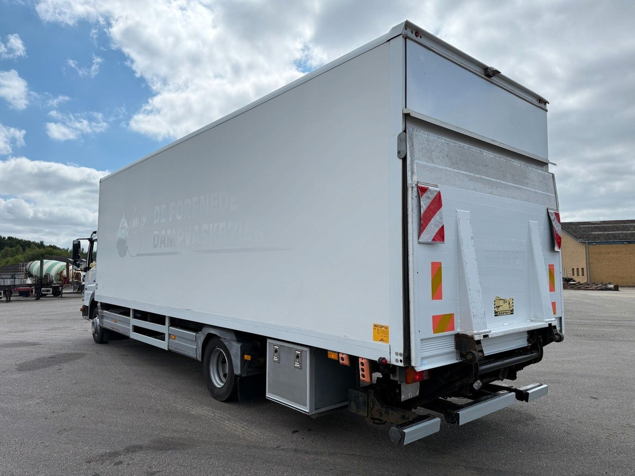 Mercedes-Benz Atego 1218 4x2 Euro 5 8,0 m. koffer - Камион фургон: снимка 4 Mercedes-Benz Atego 1218 4x2 Euro 5 8,0 m. koffer - Камион фургон: снимка 4
