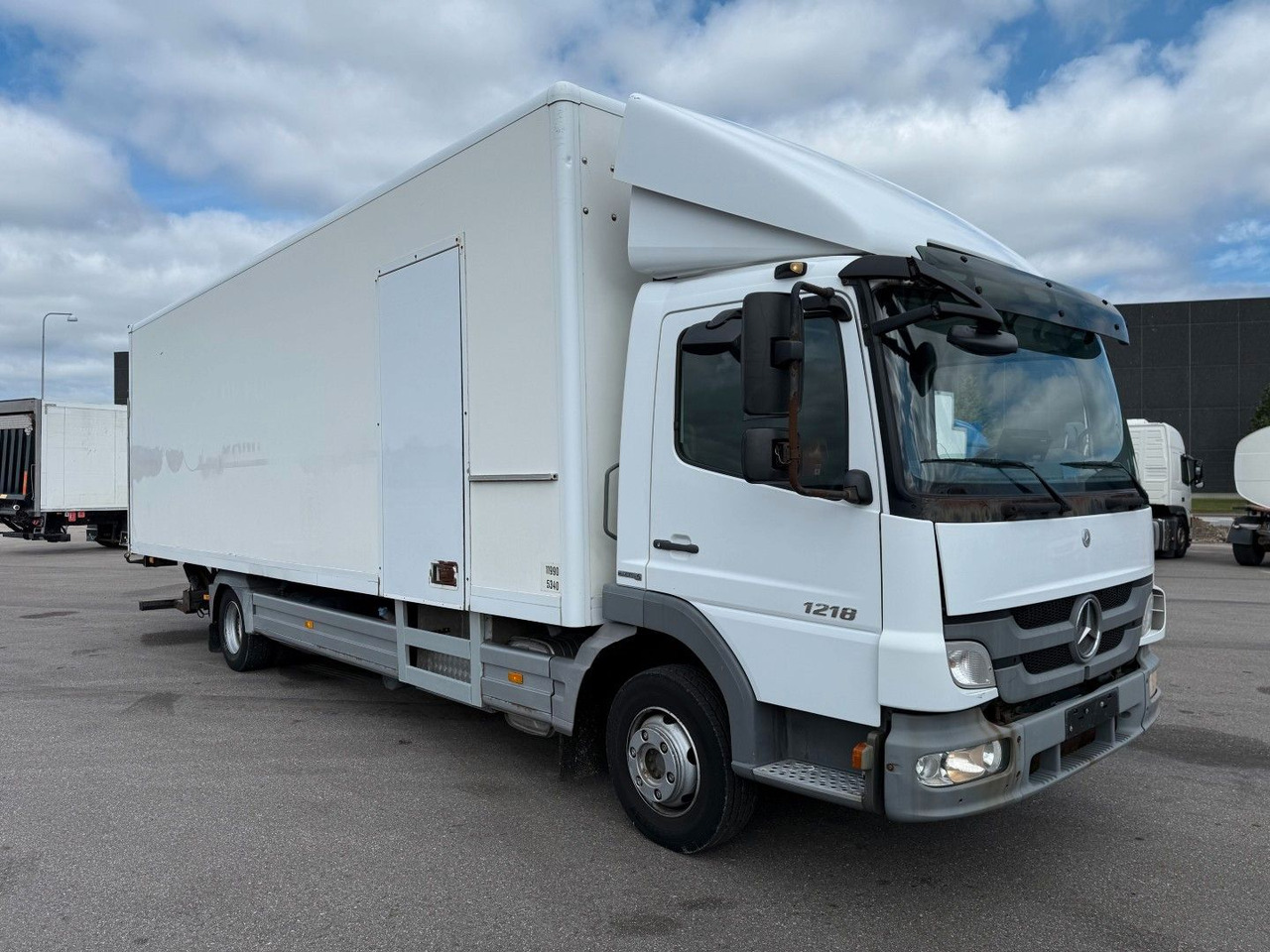 Mercedes-Benz Atego 1218 4x2 Euro 5 8,0 m. koffer - Камион фургон: снимка 2 Mercedes-Benz Atego 1218 4x2 Euro 5 8,0 m. koffer - Камион фургон: снимка 2