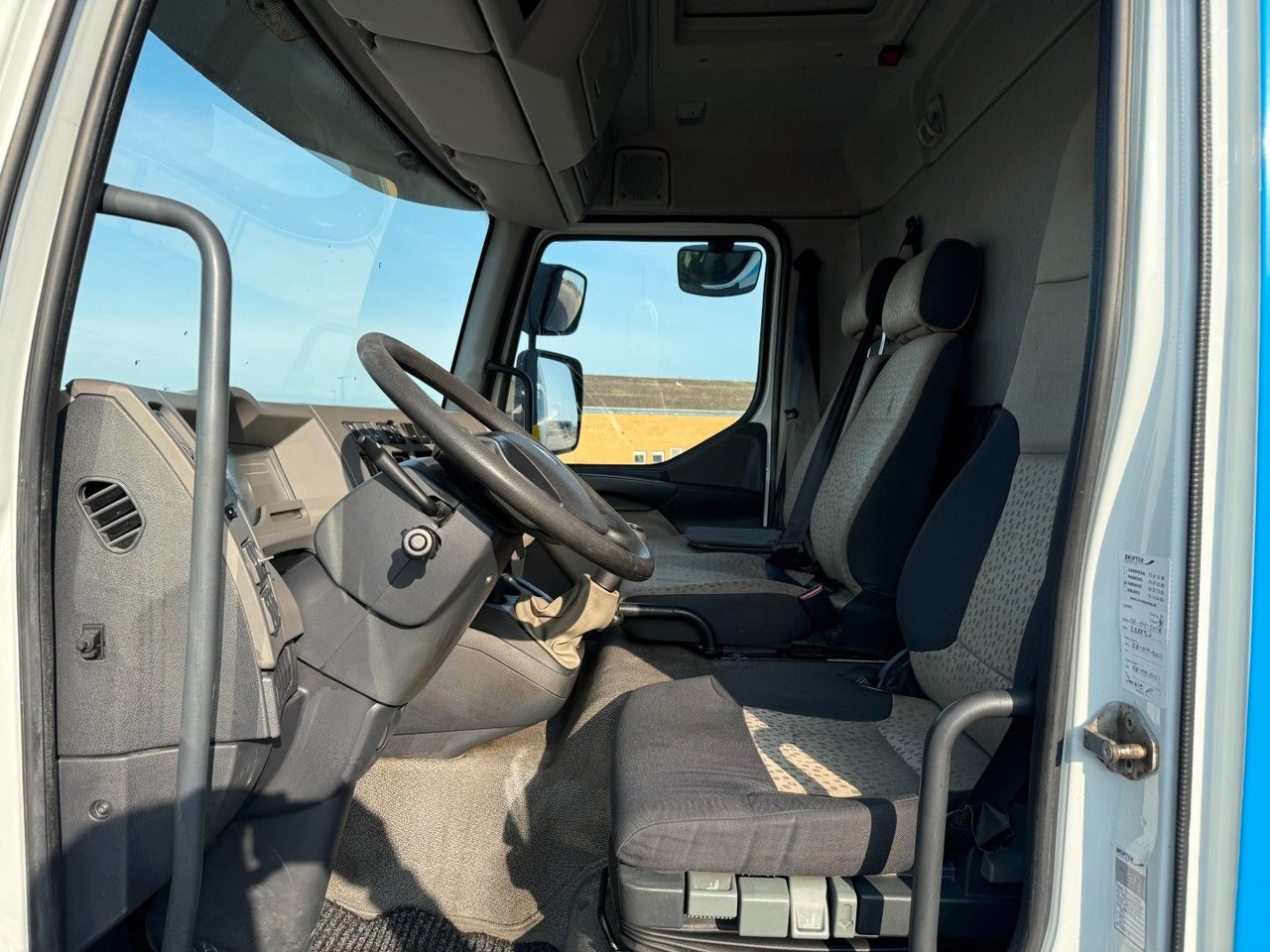 Renault Midlum 220 DXI 4x2 6.0 Box / Koffer - Камион фургон: снимка 5 Renault Midlum 220 DXI 4x2 6.0 Box / Koffer - Камион фургон: снимка 5