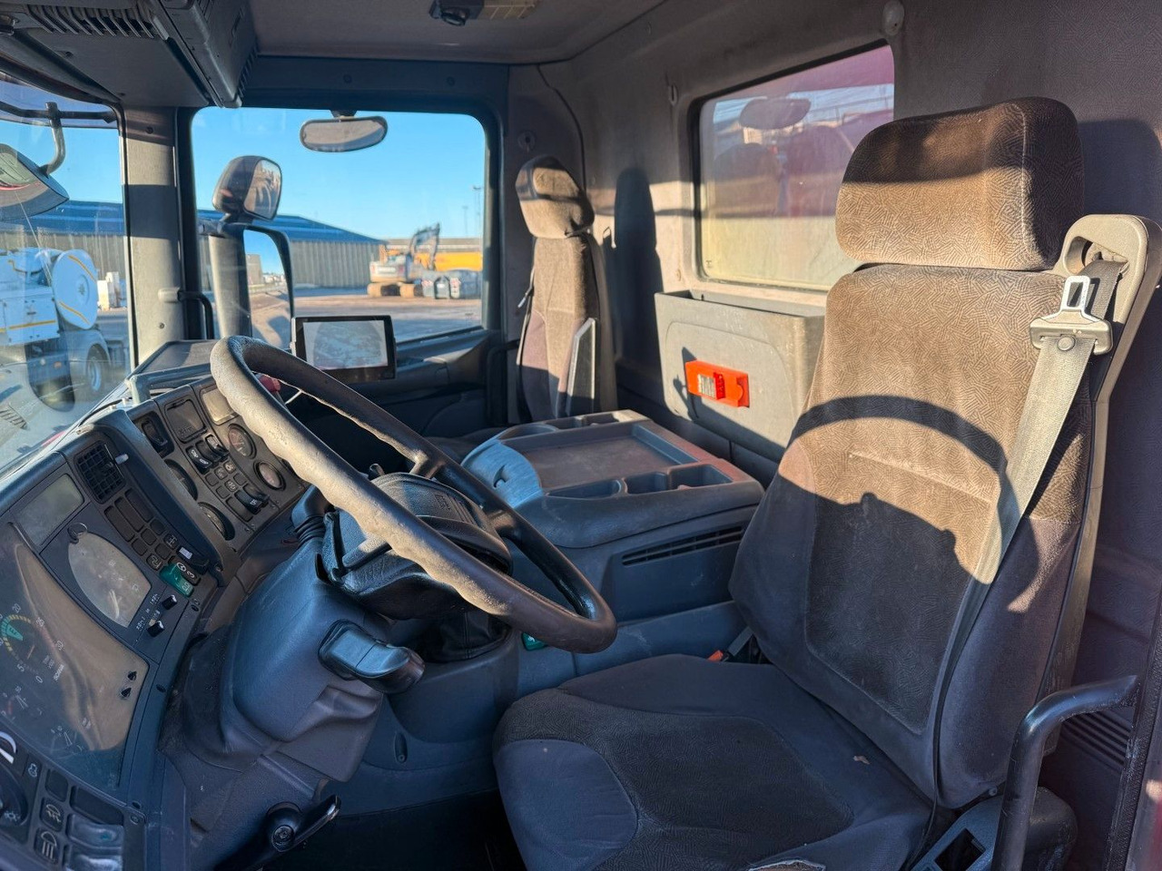 Scania 114/380 8x2*6 Assmann 14 m3 Vacuumtruck - Каналопочистваща машина: снимка 5 Scania 114/380 8x2*6 Assmann 14 m3 Vacuumtruck - Каналопочистваща машина: снимка 5