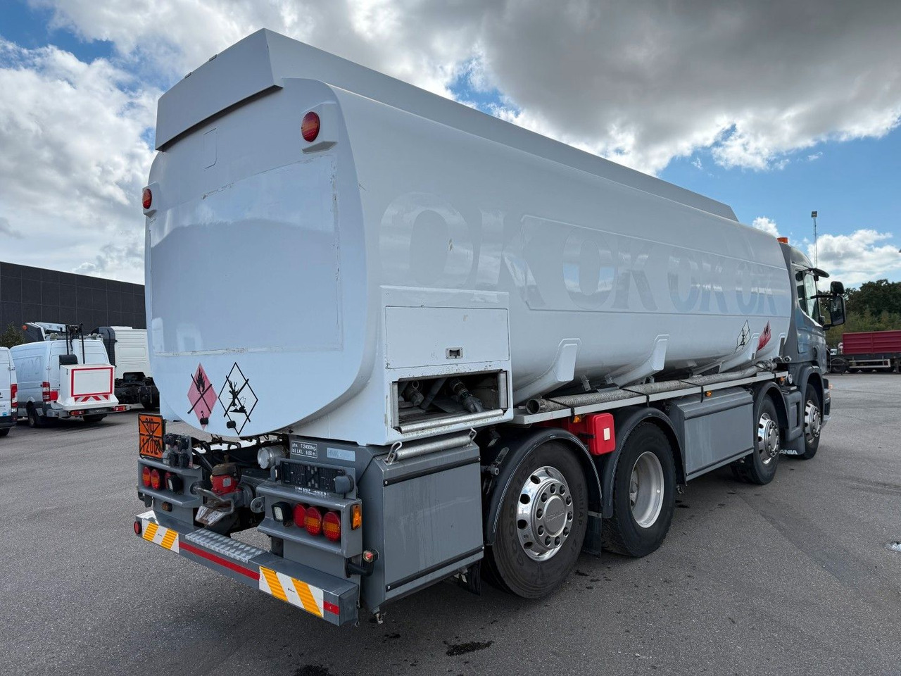 Scania P400 8x2*6 HMK Bilcon 24.000 l. ADR Euro 5 - Камион цистерна: снимка 3 Scania P400 8x2*6 HMK Bilcon 24.000 l. ADR Euro 5 - Камион цистерна: снимка 3