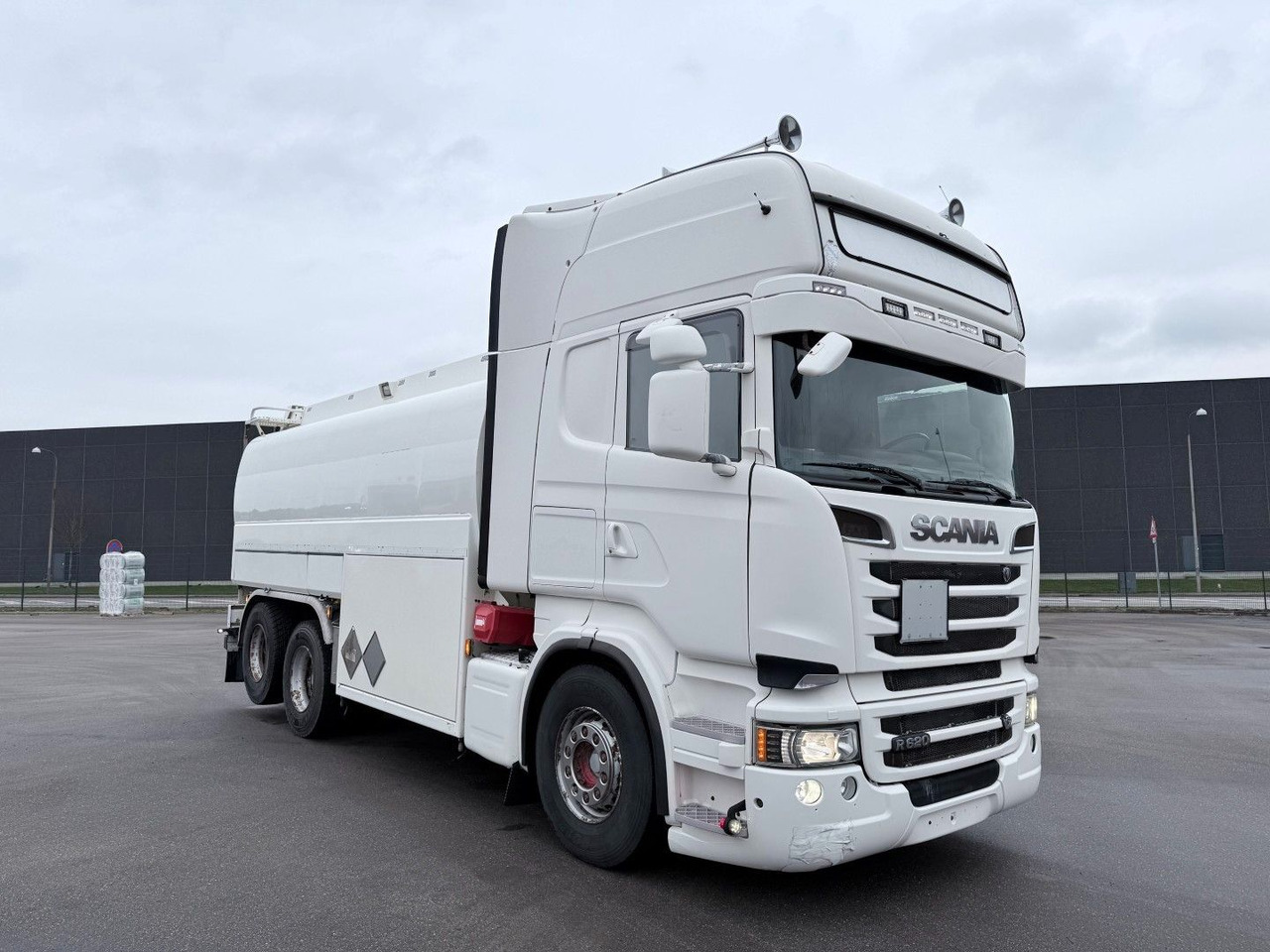 Scania R620 6x2 Topline HMK Bilcon 19.000 L ADR Tank - Камион цистерна: снимка 2 Scania R620 6x2 Topline HMK Bilcon 19.000 L ADR Tank - Камион цистерна: снимка 2