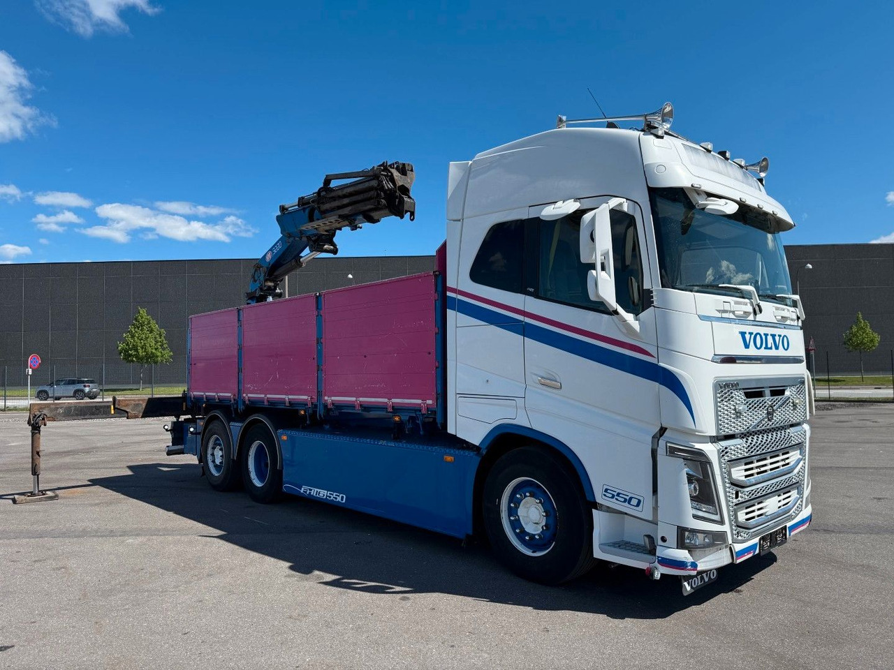 Volvo FH 16.550 6x24 / Crane HMF 3220K4 Euro 6 - Камион с кран: снимка 3 Volvo FH 16.550 6x24 / Crane HMF 3220K4 Euro 6 - Камион с кран: снимка 3