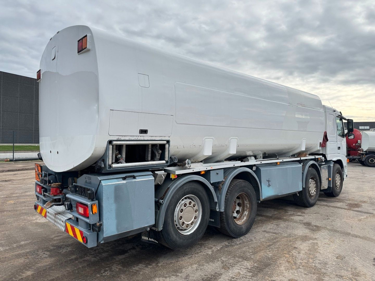 Volvo FM 440 8x2*6 24.000 l. ADR Tanktruck - Камион цистерна: снимка 3 Volvo FM 440 8x2*6 24.000 l. ADR Tanktruck - Камион цистерна: снимка 3