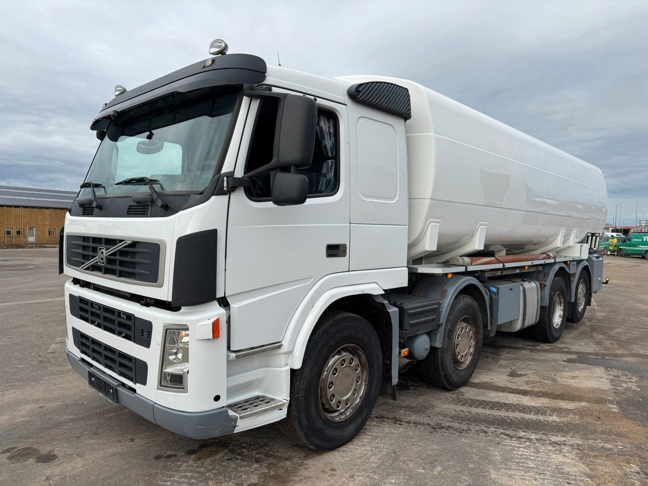 Volvo FM 440 8x2*6 24.000 l. ADR Tanktruck - Камион цистерна: снимка 1 Volvo FM 440 8x2*6 24.000 l. ADR Tanktruck - Камион цистерна: снимка 1