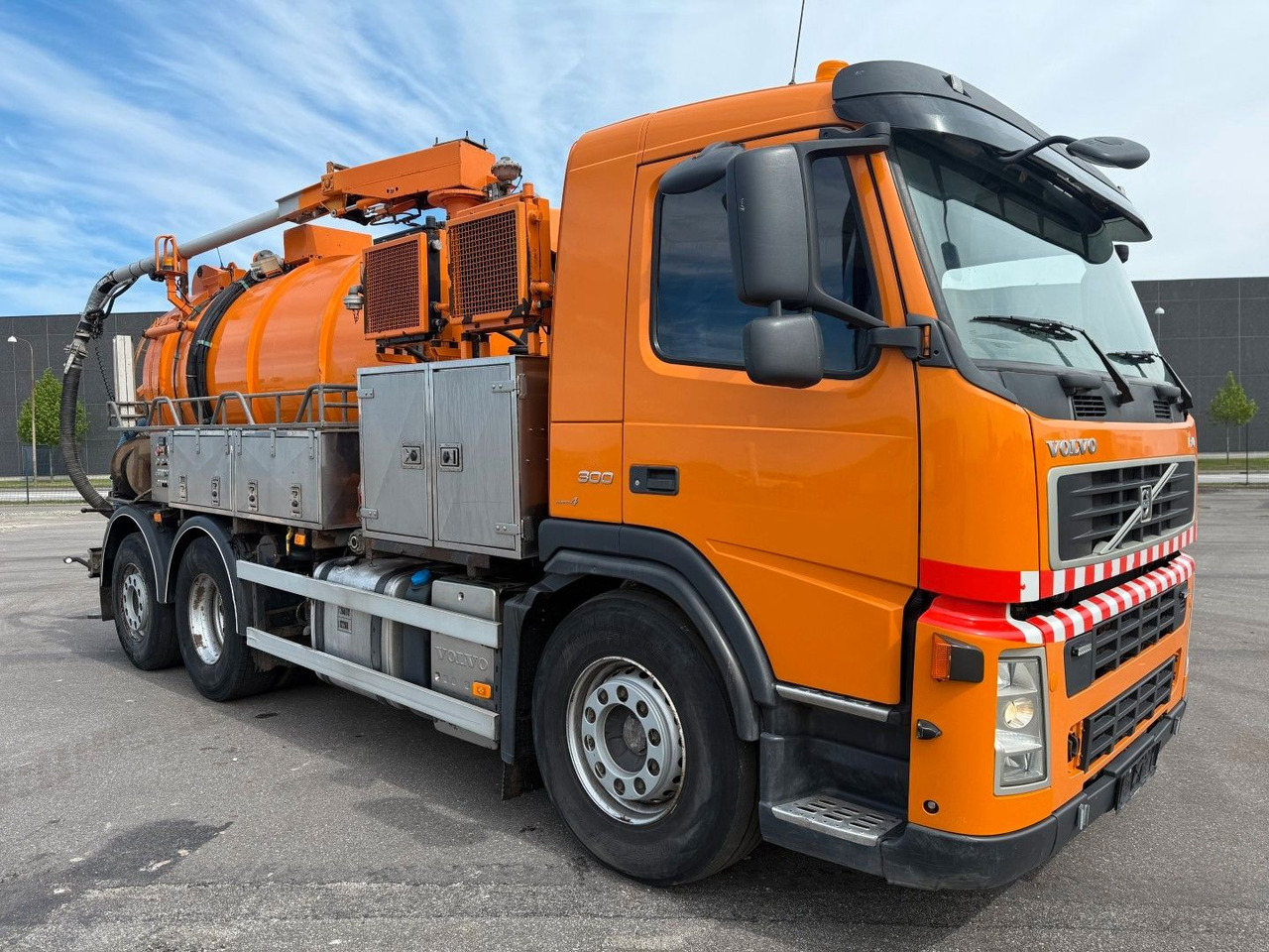 Volvo FM300 6x2*4 Simon Moos 10.500 l. Combi / Tipper - Каналопочистваща машина: снимка 2 Volvo FM300 6x2*4 Simon Moos 10.500 l. Combi / Tipper - Каналопочистваща машина: снимка 2