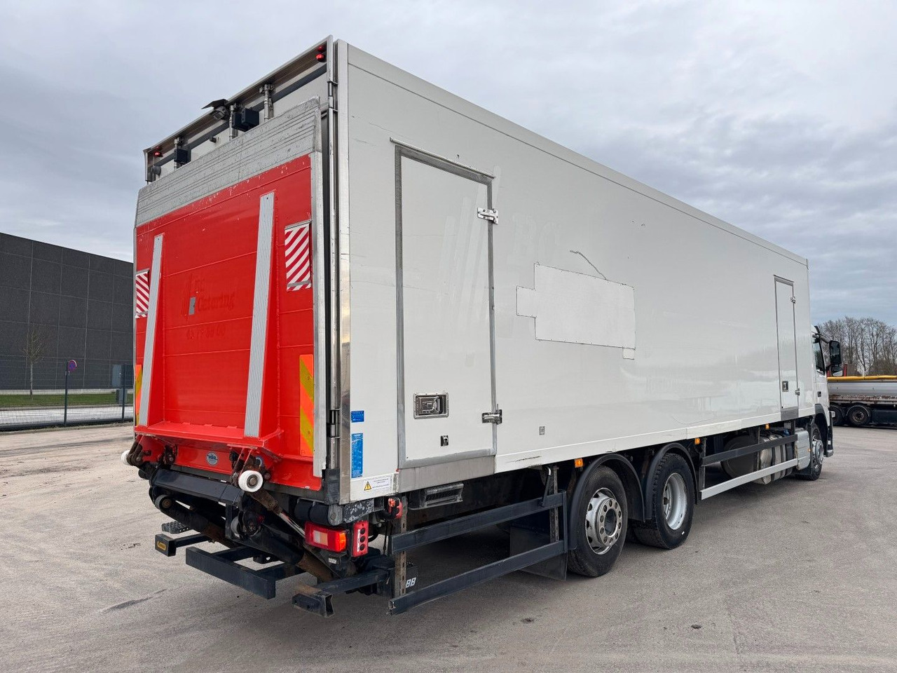 Volvo FM330 6x2*4 Carrier Supra 1250 Mt 9,9m (defekt f - Рефрижератор камион: снимка 3 Volvo FM330 6x2*4 Carrier Supra 1250 Mt 9,9m (defekt f - Рефрижератор камион: снимка 3