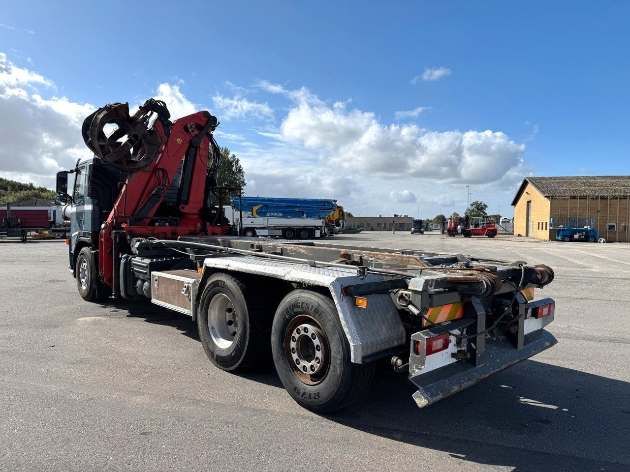 Volvo FM340 6x2*4 Kipper / Palfinger Epsilon 150Z96 - Камион с кран: снимка 4 Volvo FM340 6x2*4 Kipper / Palfinger Epsilon 150Z96 - Камион с кран: снимка 4