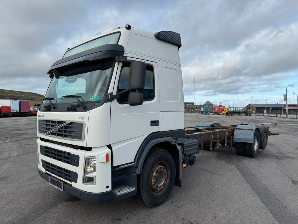 Volvo FM340 6x2 Globetrotter Chassis / Fahrgestell - Шаси кабина: снимка 1 Volvo FM340 6x2 Globetrotter Chassis / Fahrgestell - Шаси кабина: снимка 1