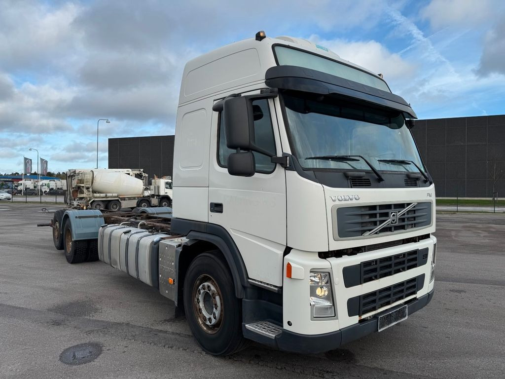 Volvo FM340 6x2 Globetrotter Chassis / Fahrgestell - Шаси кабина: снимка 2 Volvo FM340 6x2 Globetrotter Chassis / Fahrgestell - Шаси кабина: снимка 2