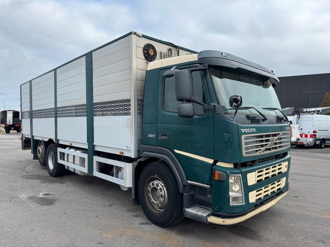 Volvo FM9 380 6x2*4 Tiertransporter / Livestock - Камион за коне: снимка 2 Volvo FM9 380 6x2*4 Tiertransporter / Livestock - Камион за коне: снимка 2