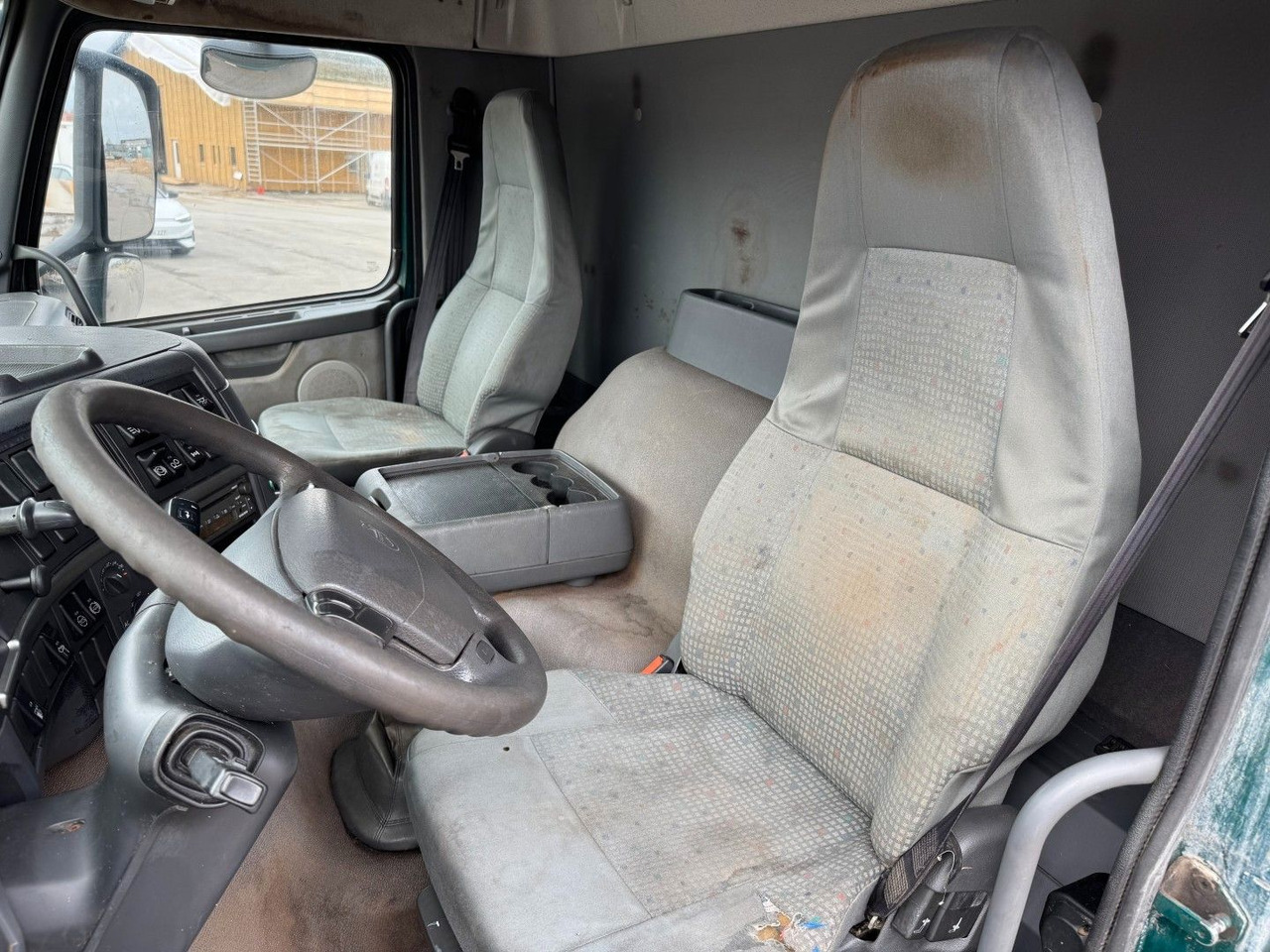 Volvo FM9 380 6x2*4 Tiertransporter / Livestock - Камион за коне: снимка 5 Volvo FM9 380 6x2*4 Tiertransporter / Livestock - Камион за коне: снимка 5