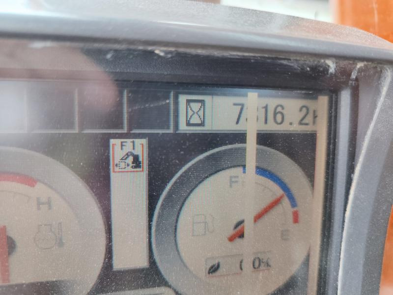 Верижен багер Hitachi ZX280LC-3H: снимка 6